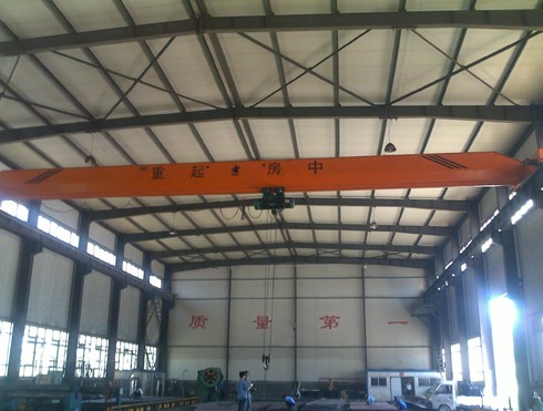廠房內吊裝作業